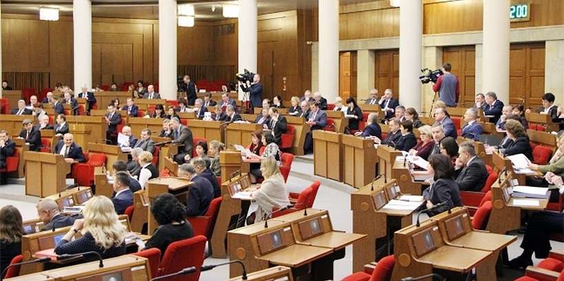 Проект бюджета страны на 2018 год принят в первом чтении
